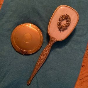 Elgin American. Vintage Compact with Mirror & Hairbrush